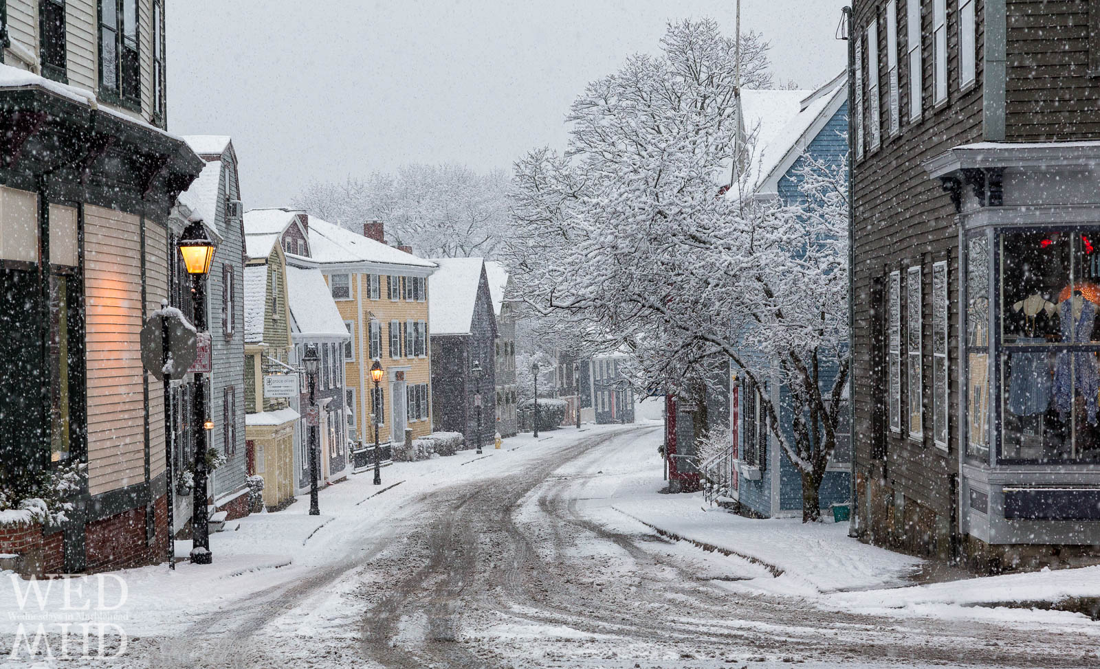 Falling snow turns State Street into a Winter wonderland